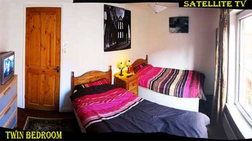 Endeavour Whitby holiday cottage small bedroom with twin beds with memory foam mattresses